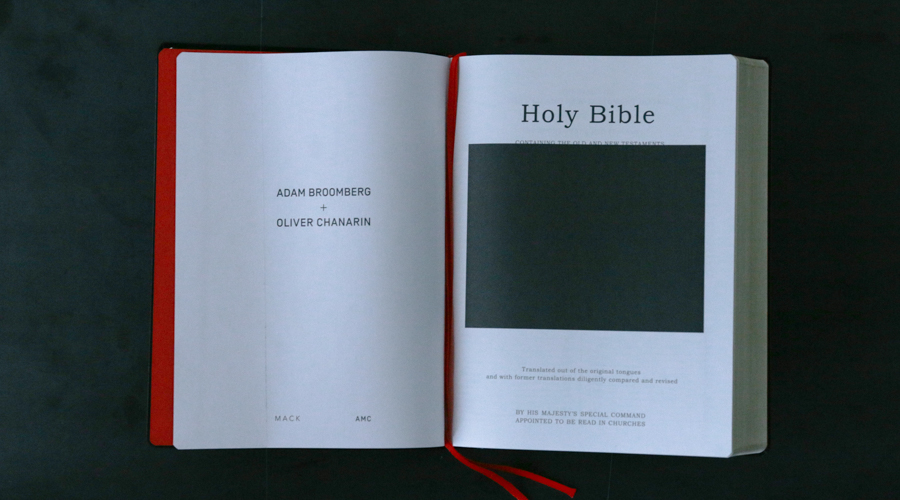 書籍の紹介：HOLY BIBLE by  Adam Broomberg＆Oliver Chanarin (アダム・ブルームバーグ＆オリバー・チャナリン写真集)